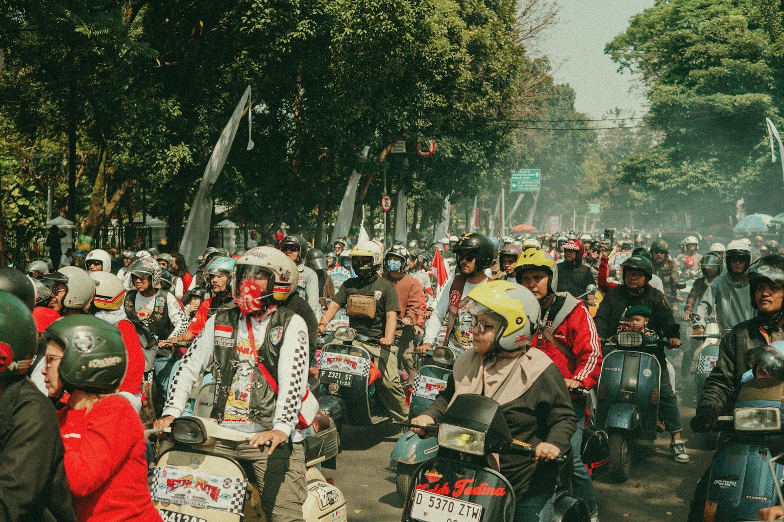 Gambar headline terbaru berita hari ini di Indonesia menampilkan topik politik, ekonomi, dan budaya terkini