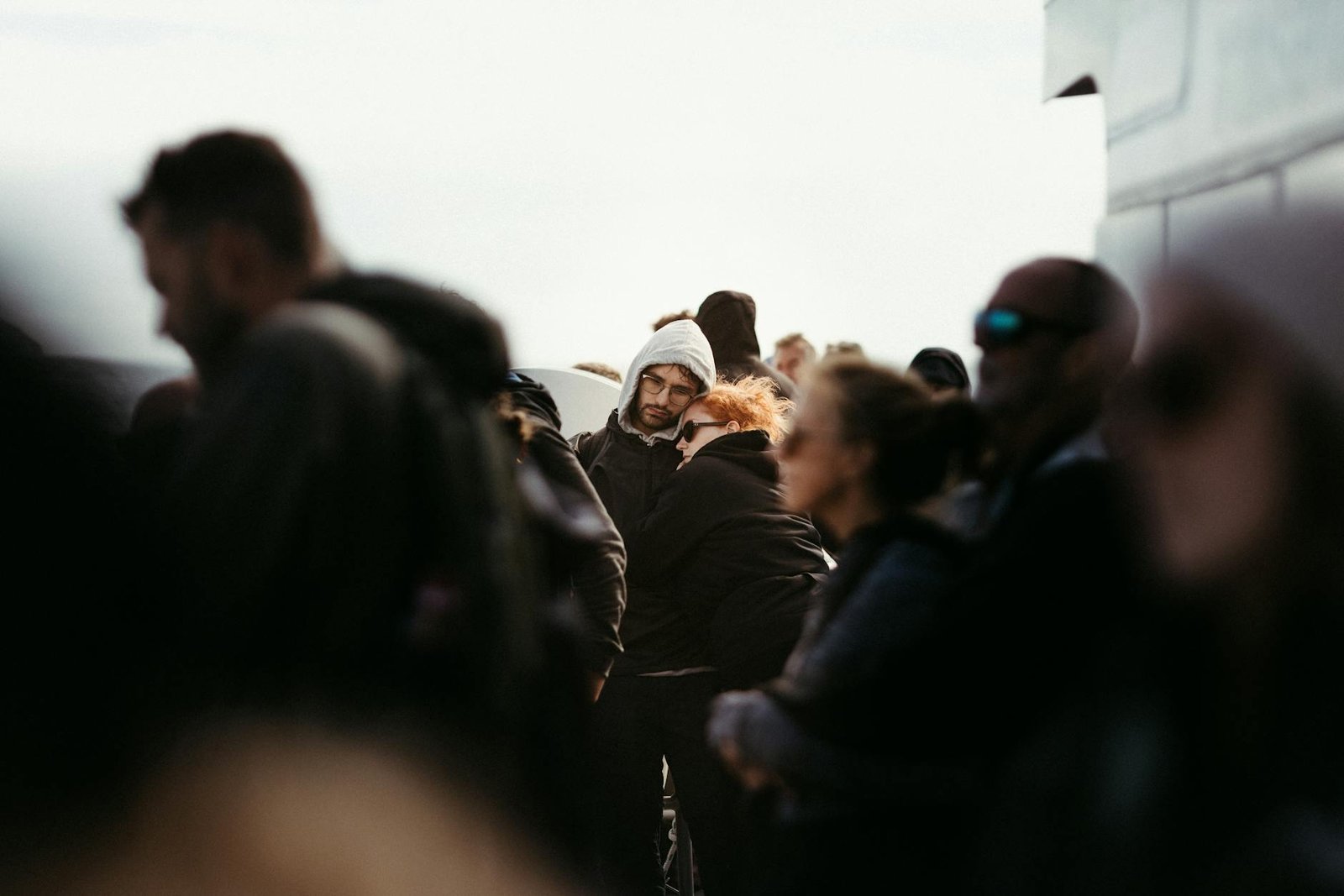 Ilustrasi berita hari ini menampilkan headline terkini, foto jurnalistik, dan ikon media digital