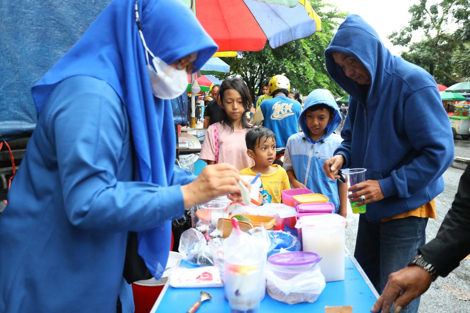Ilustrasi tampilan situs Berita Hari Ini menampilkan headline terbaru dan foto terkait